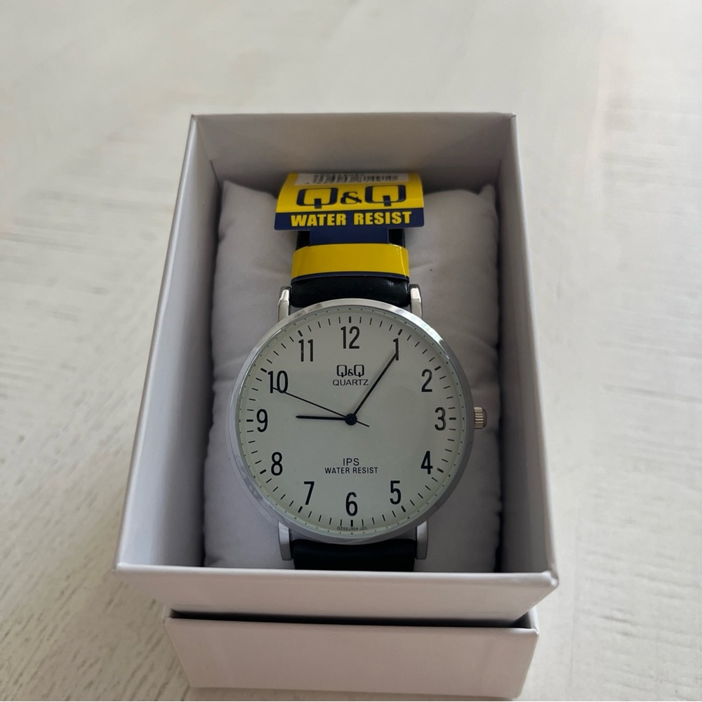 Q&Q Men's Silver Wristwatch